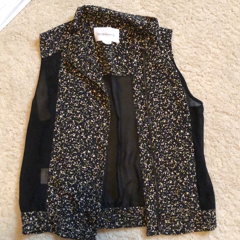BCBG vest 🖤